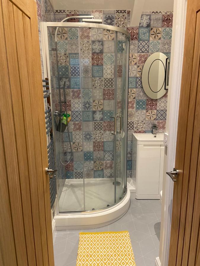 Stylish Tenby Apartment, Great Location, Parking Ngoại thất bức ảnh